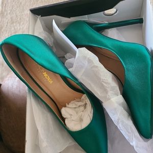 Green pump size 8